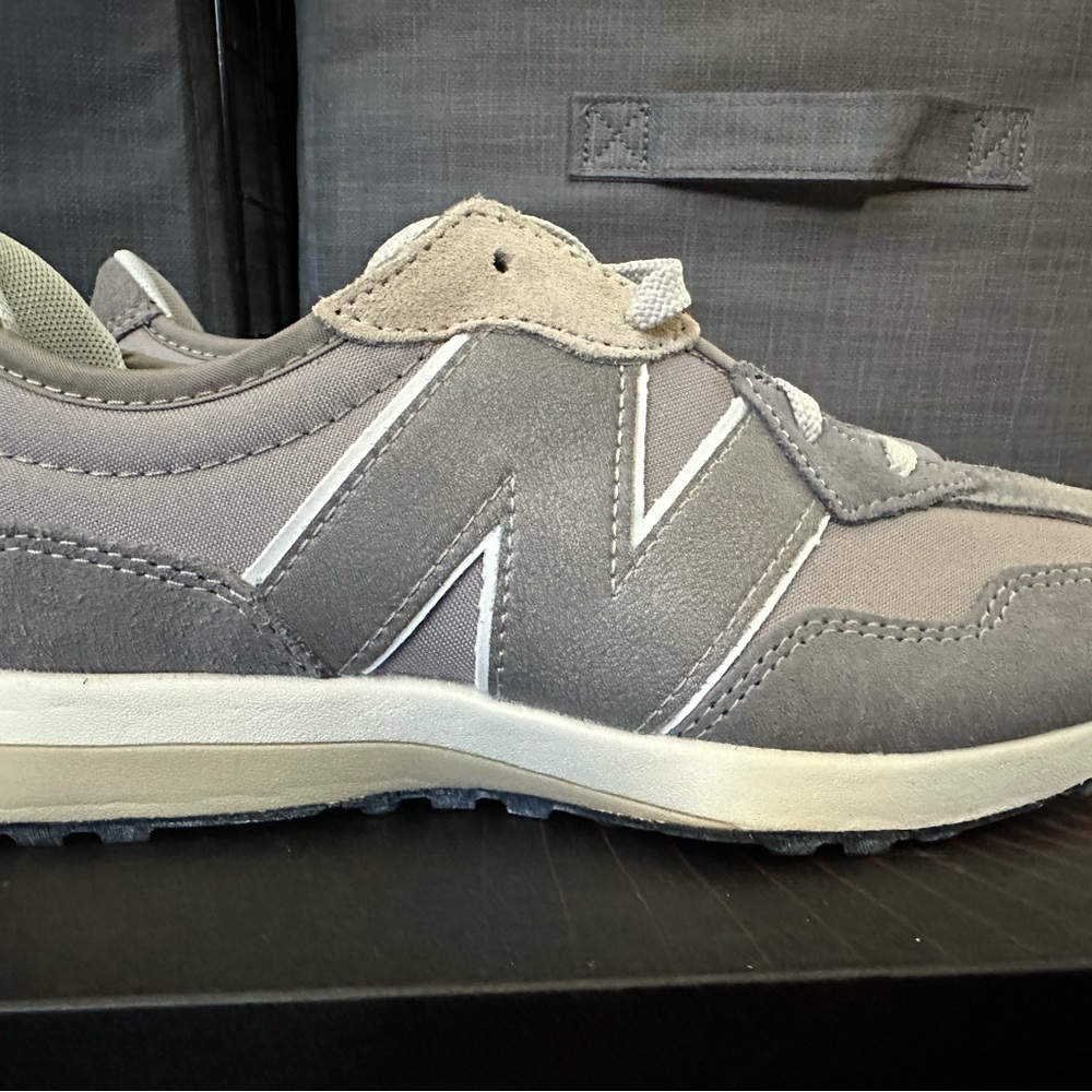New Balance Kids 327 collection size 4
